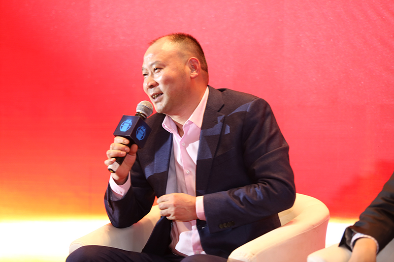 1521351174279964.jpg 上海紅螞蟻裝潢設(shè)計(jì)有限公司總經(jīng)理王大信在boss面對面論壇上發(fā)表講話.jpg