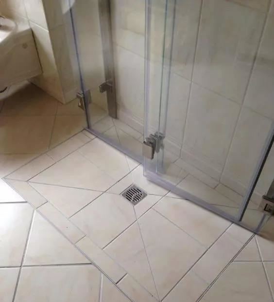 1606619673162752.jpg 折疊淋浴房4.jpg