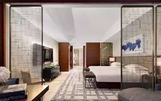 用隔斷設計來代替臥室門 單間秒變高大上總統套房！